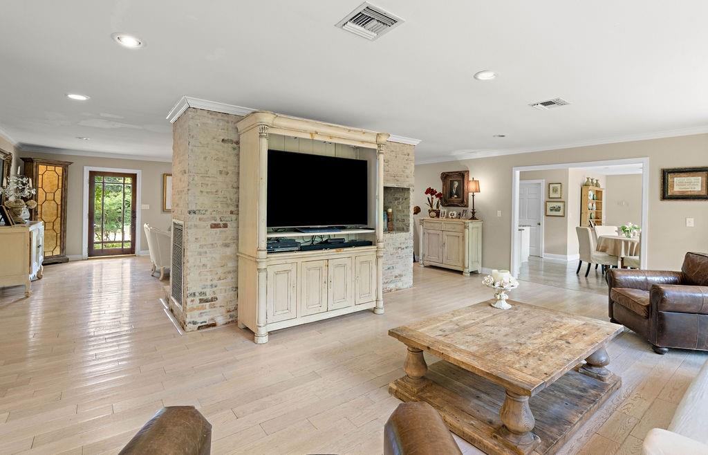 14 RIVERBEND Lane