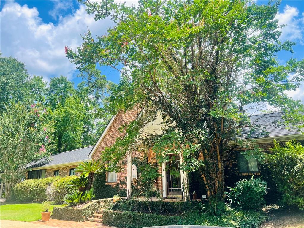 14 RIVERBEND Lane