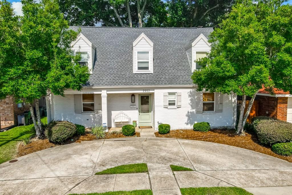 1912 METAIRIE Court