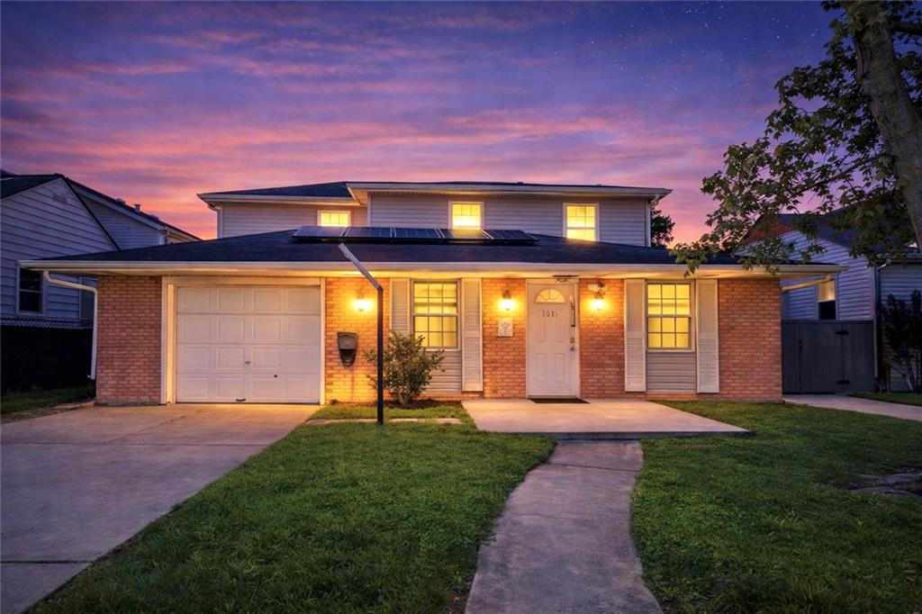 1015 ROSELAWN Street