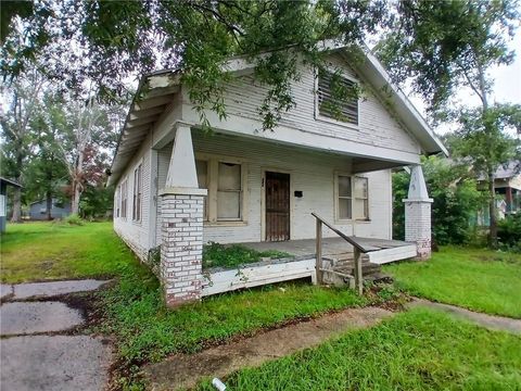 Photo of 424 RICHMOND Street, Bogalusa, LA 70427 (MLS # 2545468)