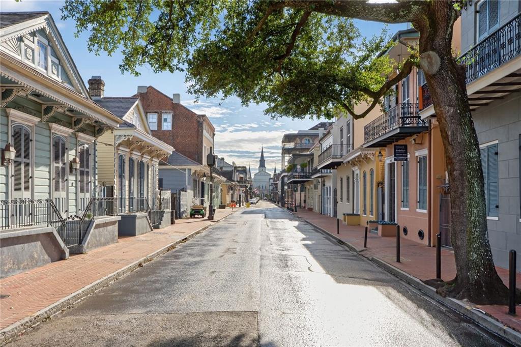 926 28 ORLEANS Avenue