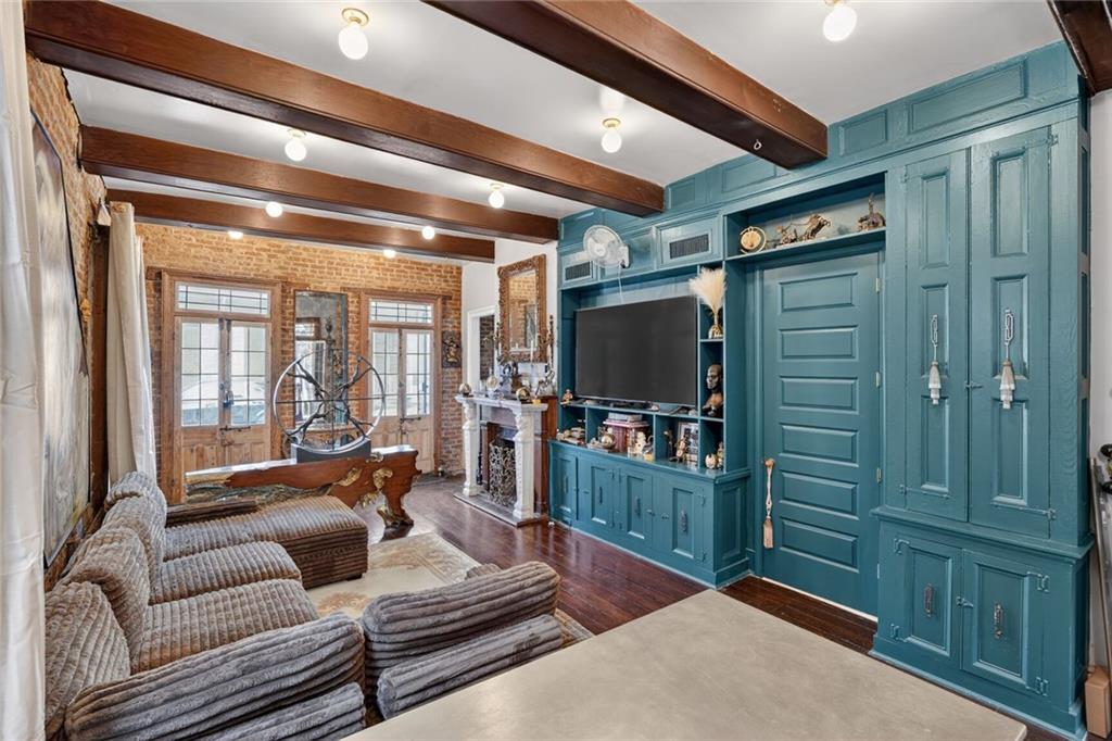 926 28 ORLEANS Avenue