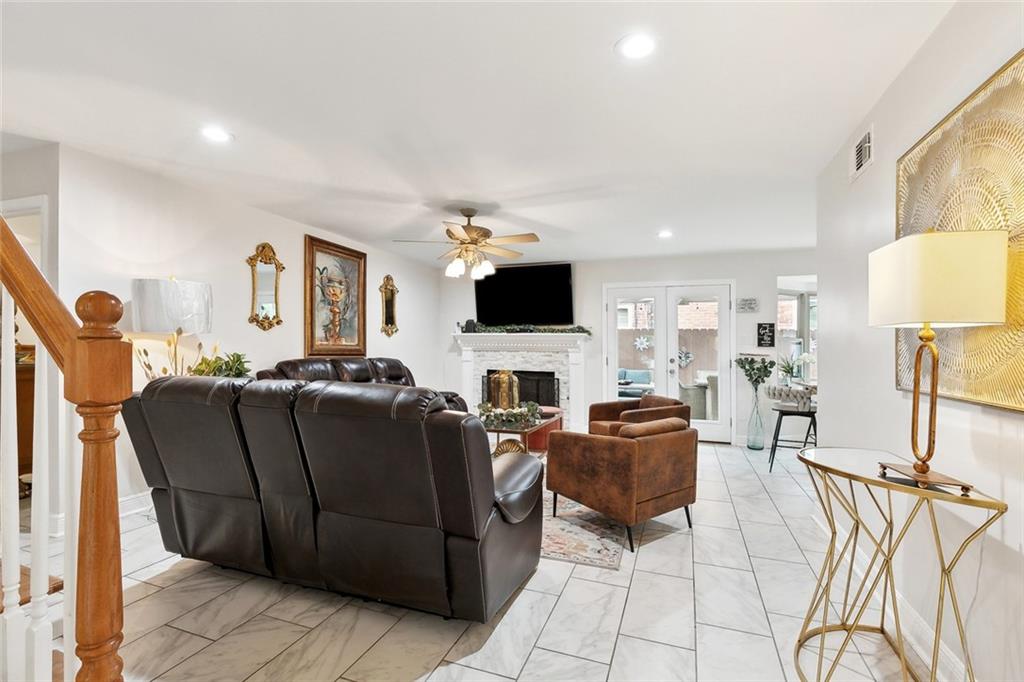 822 CHAMPAGNE Drive