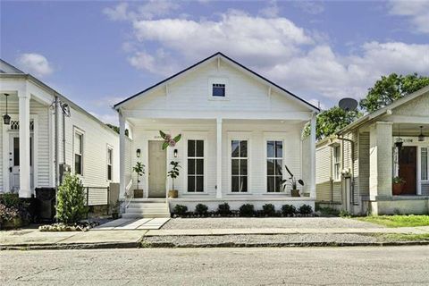 Photo of 5108 LAUREL Street, New Orleans, LA 70115 (MLS # 2558638)