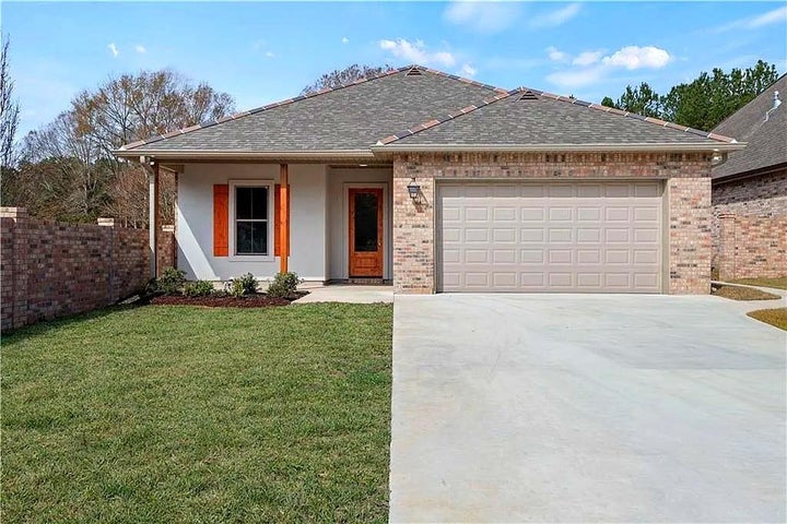 Photo 1 of 23 — 285 LOURDES Lane, Covington, LA 70435