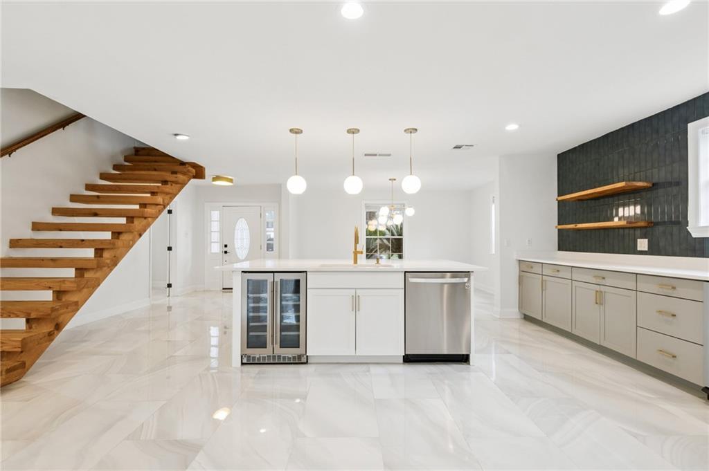 5537 CHERLYN Drive
