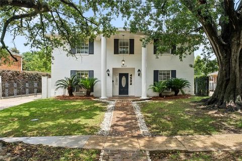 Photo of 5537 CHERLYN Drive, New Orleans, LA 70124 (MLS # 2558904)