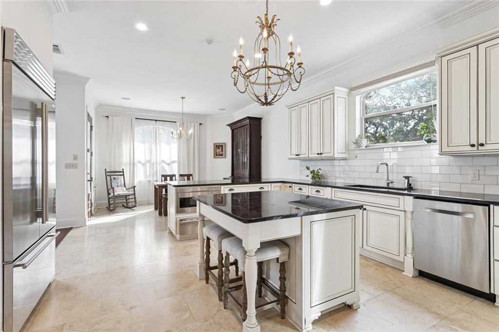 323 W LIVINGSTON Place