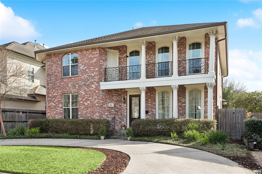 323 W LIVINGSTON Place