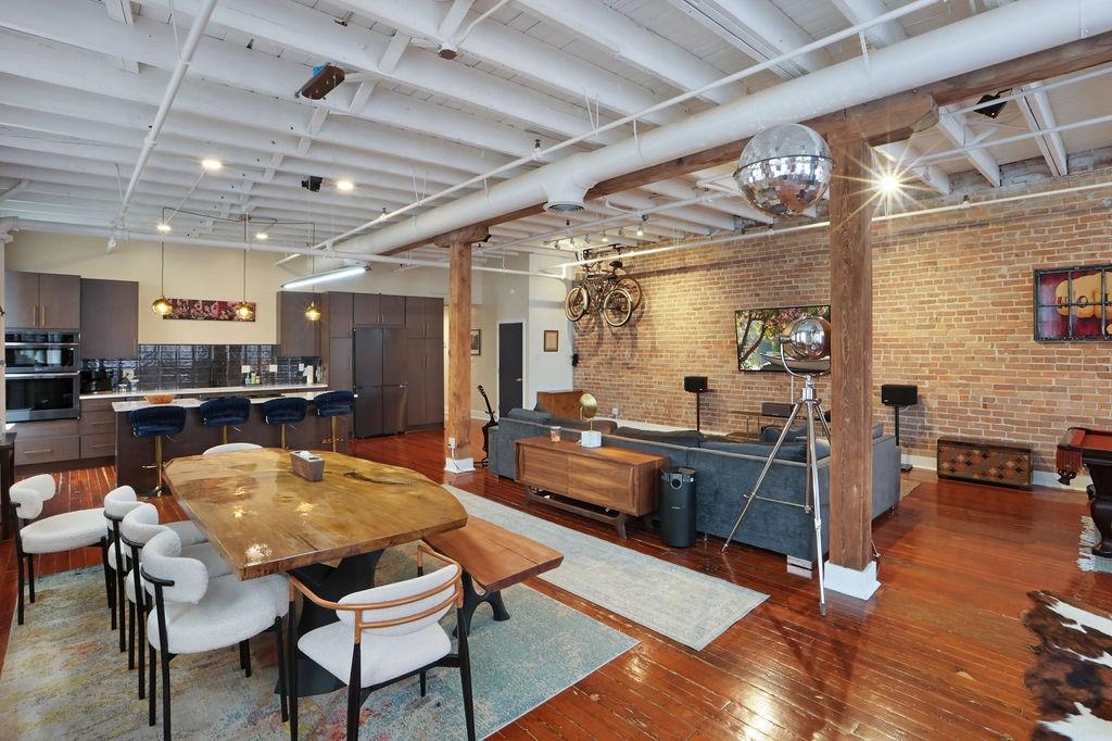 422 NOTRE DAME Street 3