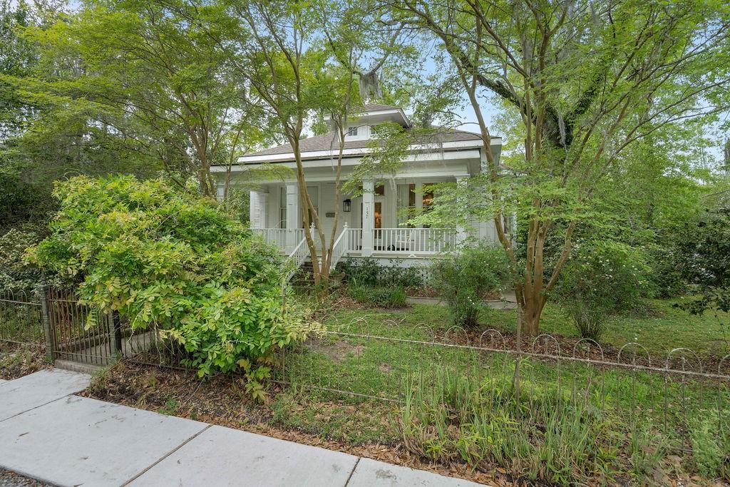 157 N NEW HAMPSHIRE Street