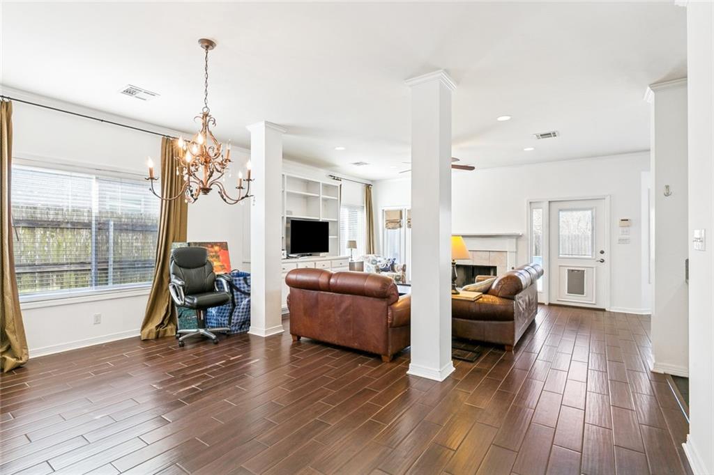 4811 LENNOX Boulevard