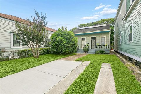 Photo of 1421 MANDEVILLE Street, New Orleans, LA 70117 (MLS # 2554457)