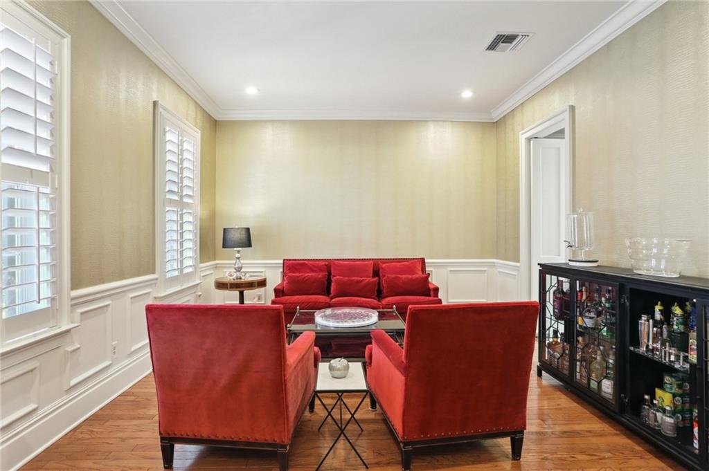 3216 ST CHARLES Avenue