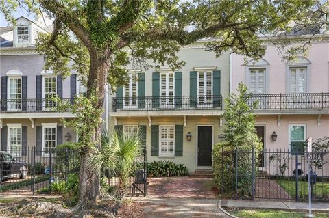 3216 ST CHARLES Avenue New Orleans LA 70115