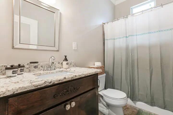 2321 23 CHARTRES Street