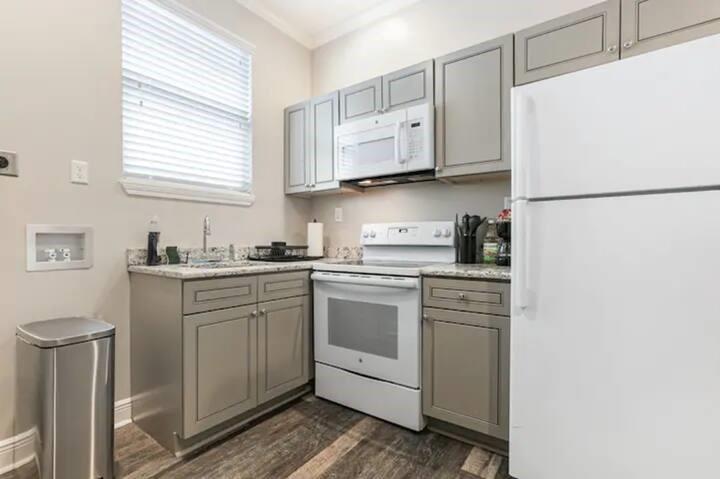 2321 23 CHARTRES Street