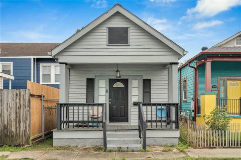 1530 ROUSSELIN Drive New Orleans LA 70119