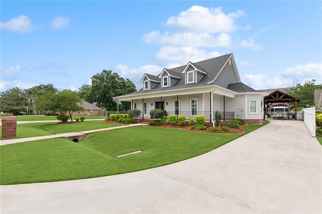 201 LAUREL Court