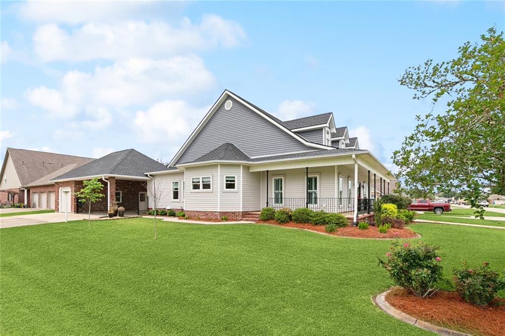 201 LAUREL Court