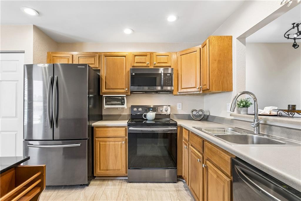 77 AVANT GARDE Circle 77