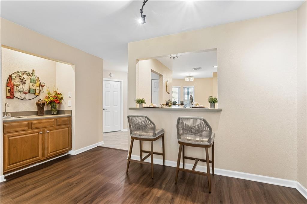 77 AVANT GARDE Circle 77