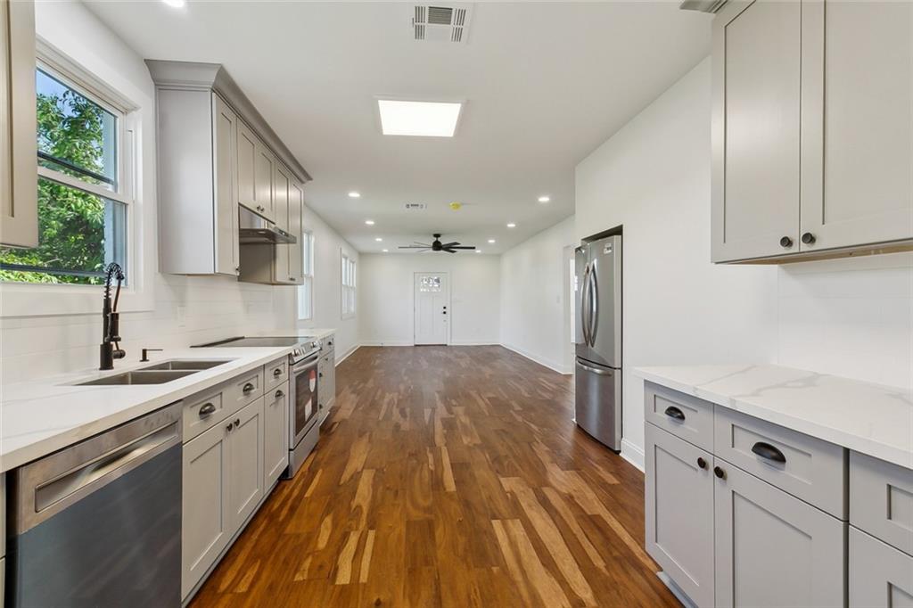 3009 ROMAN Street