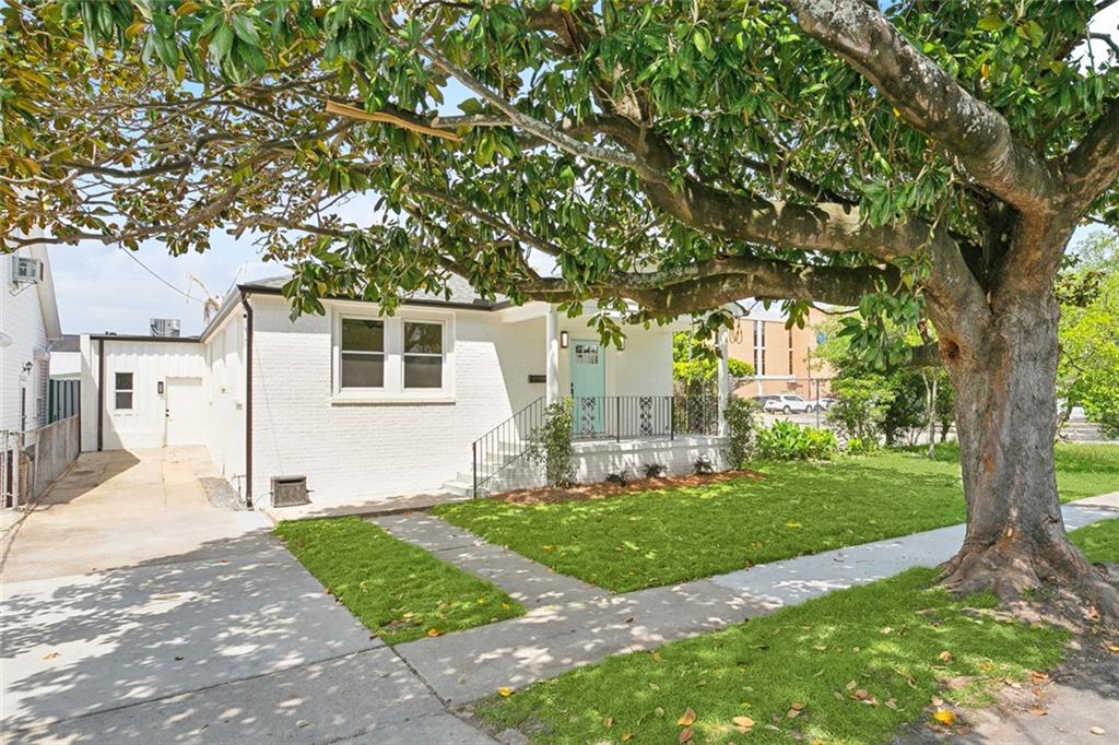 3009 ROMAN Street