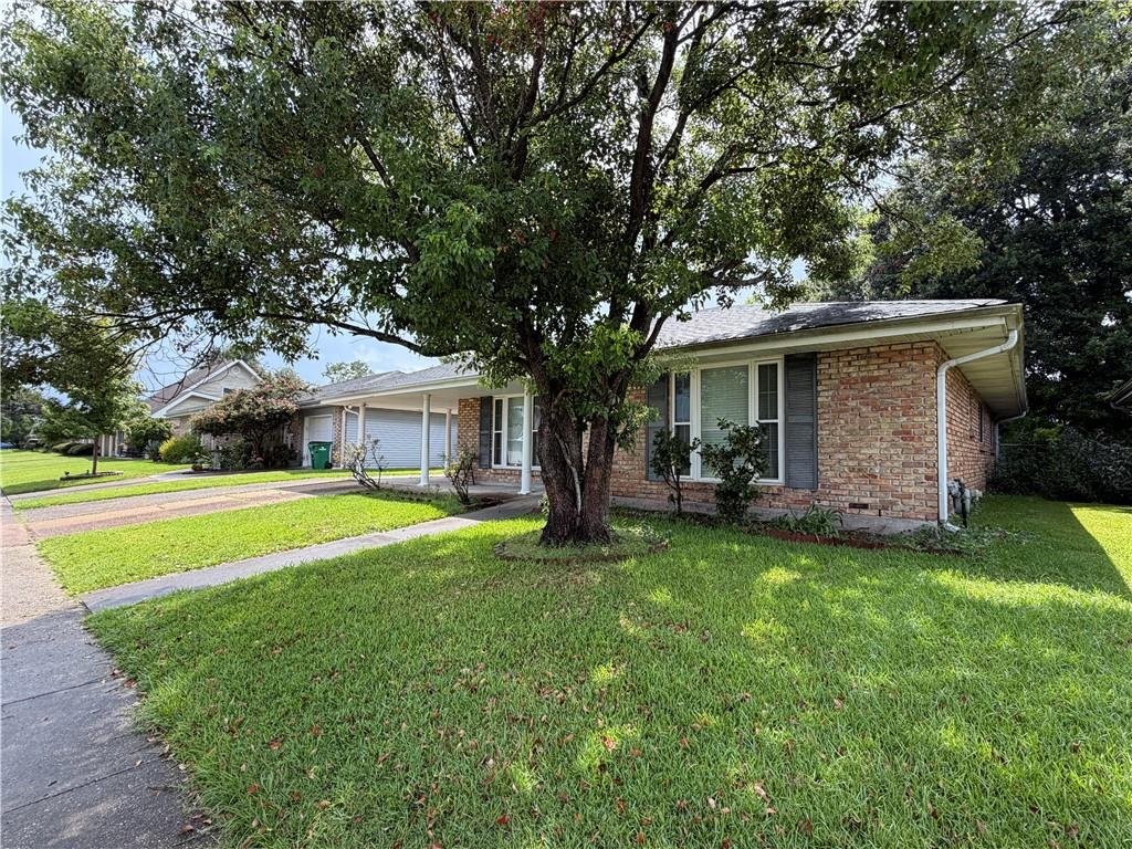 732 HUCKLEBERRY Lane