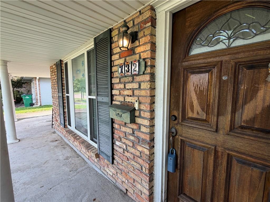 732 HUCKLEBERRY Lane