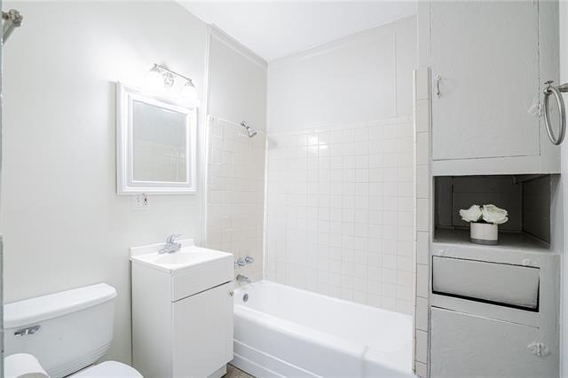 New Orleans, Louisiana 70130, United States, 2 Bedrooms Bedrooms, ,1 BathroomBathrooms,Residential,Active,57288