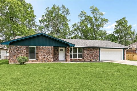 1923 DESTIN Street Mandeville LA 70448