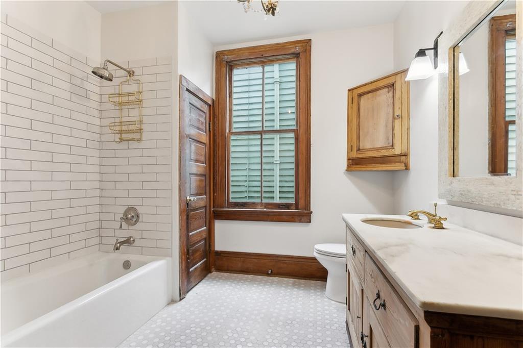 New Orleans, Louisiana 70119, United States, 3 Bedrooms Bedrooms, ,2 BathroomsBathrooms,Residential,Active,5011