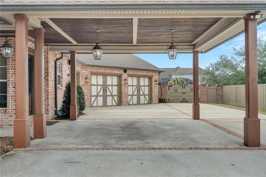 305 HIGHLAND BLUFF Drive