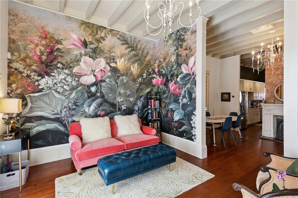 3805 DAUPHINE Street