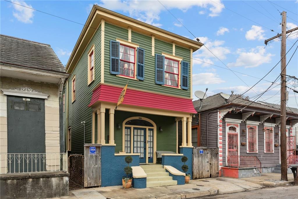 3805 DAUPHINE Street