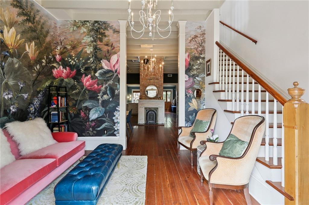 3805 DAUPHINE Street