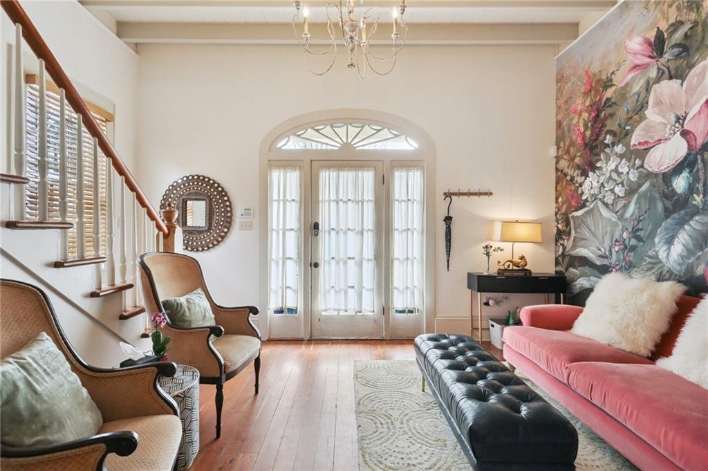 3805 DAUPHINE Street