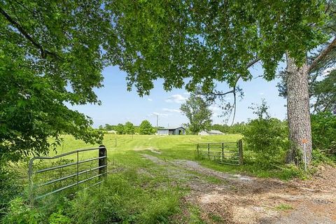 Photo of 18081 HILLARY SIMMONS Road, Kentwood, LA 70444 (MLS # 2559045)