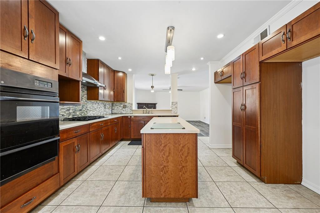 1645 SHYLOCK Drive