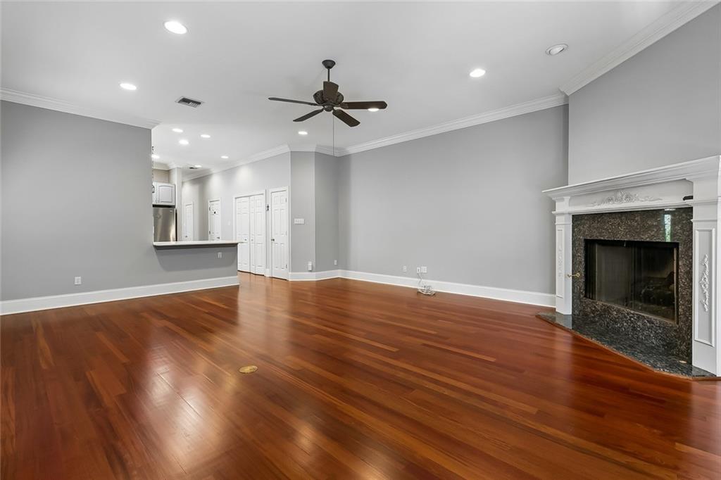 182 METAIRIE Court