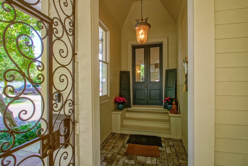 New Orleans, Louisiana, 70115, United States, 4 Bedrooms Bedrooms, ,4 BathroomsBathrooms,Residential,Active,2041705
