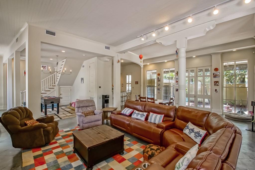 New Orleans, Louisiana, 70115, United States, 4 Bedrooms Bedrooms, ,4 BathroomsBathrooms,Residential,Active,2041705