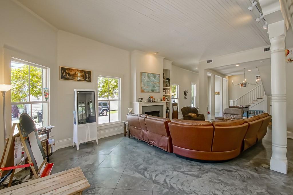 New Orleans, Louisiana, 70115, United States, 4 Bedrooms Bedrooms, ,4 BathroomsBathrooms,Residential,Active,2041705