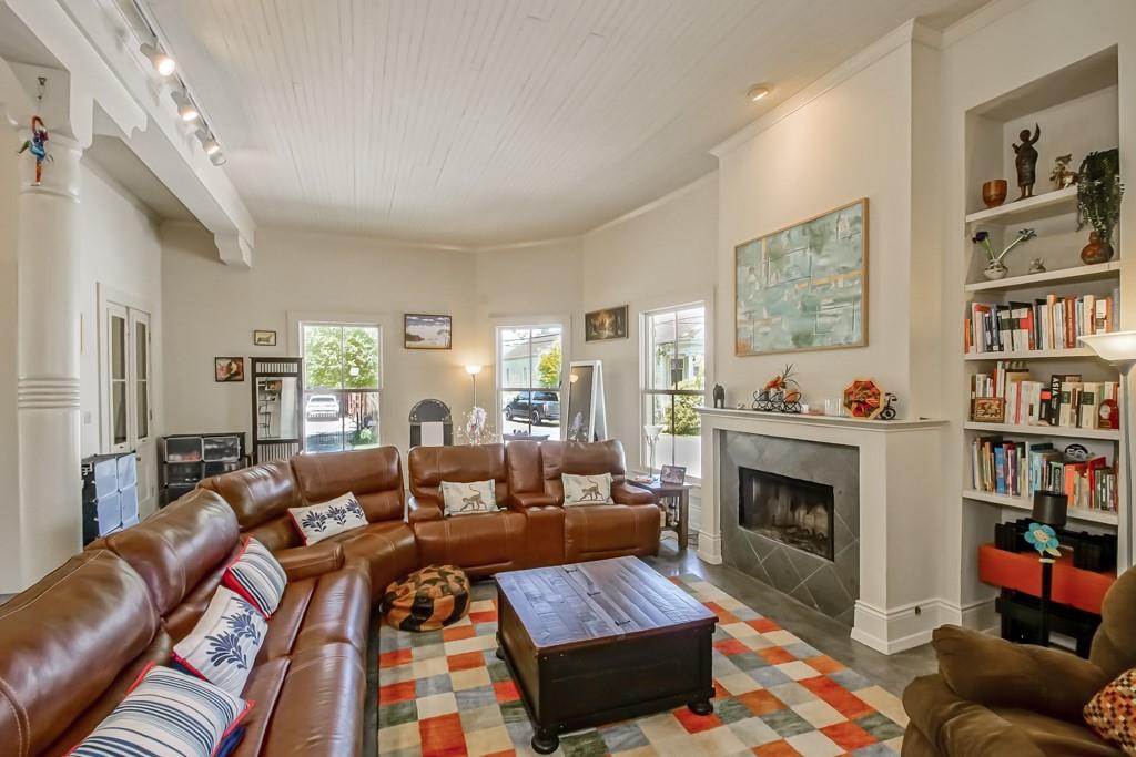 New Orleans, Louisiana, 70115, United States, 4 Bedrooms Bedrooms, ,4 BathroomsBathrooms,Residential,Active,2041705