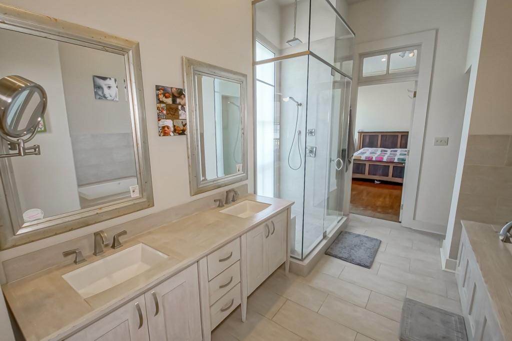 New Orleans, Louisiana, 70115, United States, 4 Bedrooms Bedrooms, ,4 BathroomsBathrooms,Residential,Active,2041705