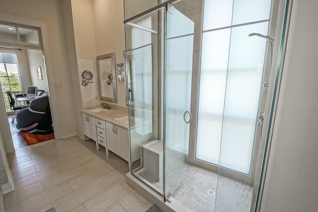 New Orleans, Louisiana, 70115, United States, 4 Bedrooms Bedrooms, ,4 BathroomsBathrooms,Residential,Active,2041705