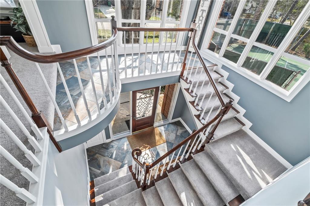 633 VILLAGE LANE N Lane