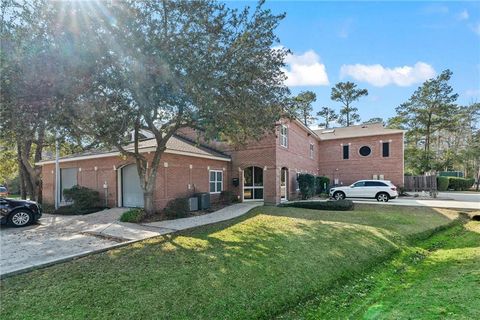 633 VILLAGE LANE N Lane Mandeville LA 70471